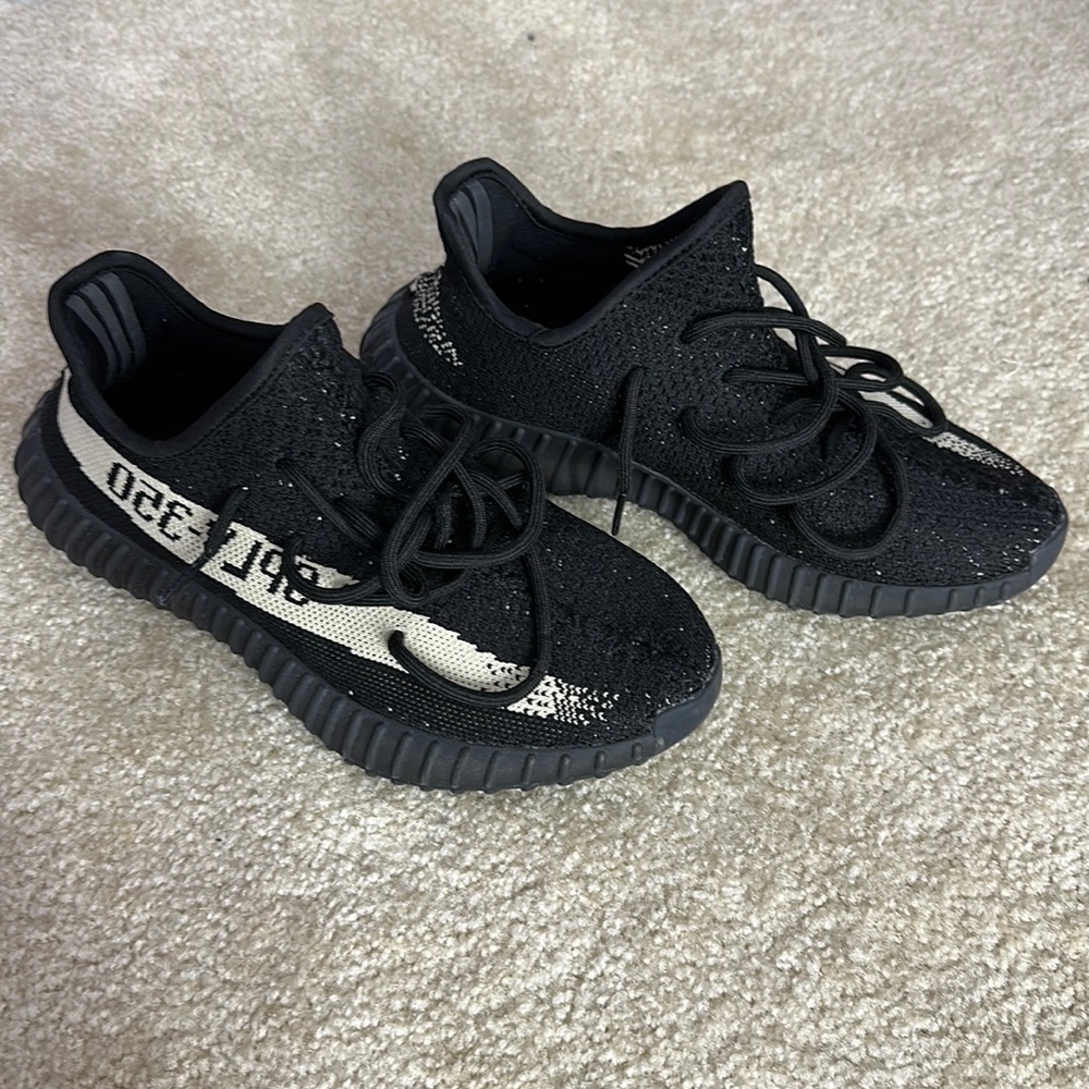 Yeezy Boost 350 V2 ‘Oreo’ size 7.5 men’s